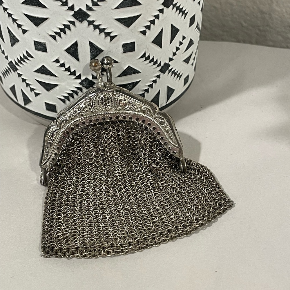 Antique Silver Mesh Chainmail Coin Purse. Classic 3x3 Design w Clasp.